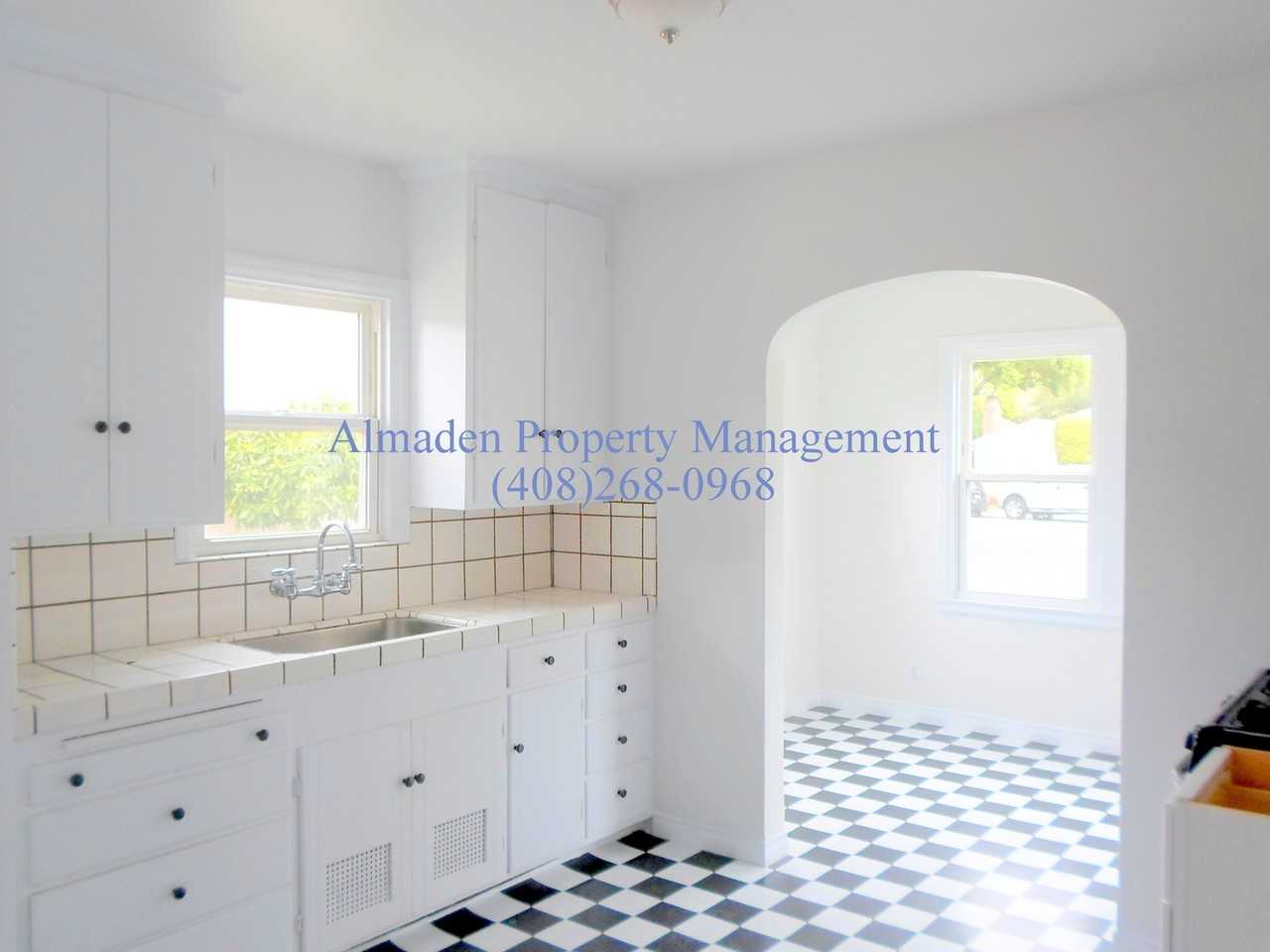 1619 Lincoln Ave - Photo 3 of 9
