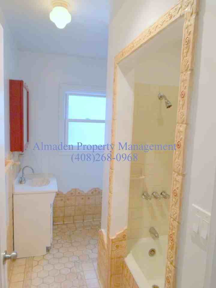 1619 Lincoln Ave - Photo 6 of 9
