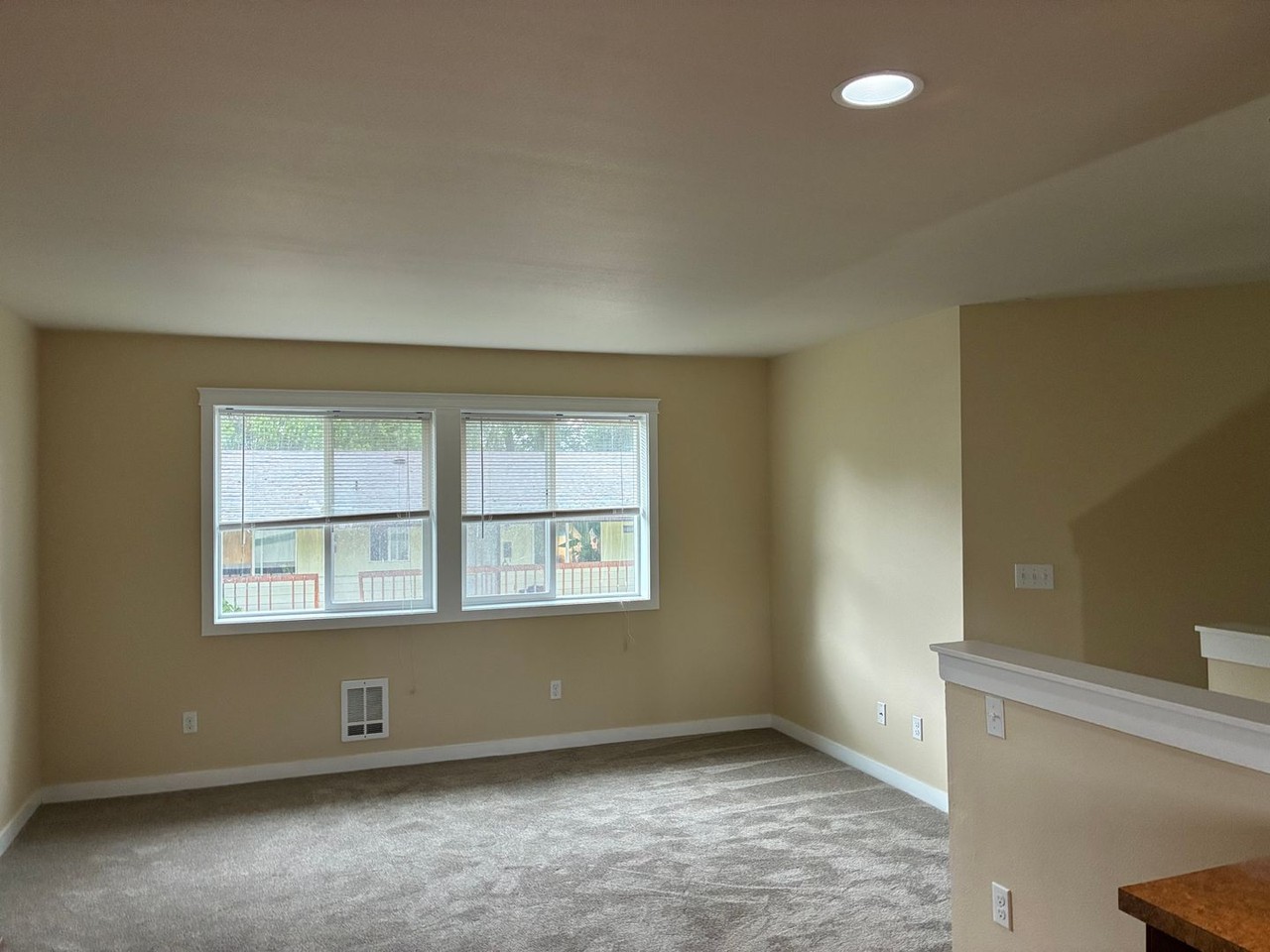 1235 E Fairhaven Ave - Photo 3 of 8