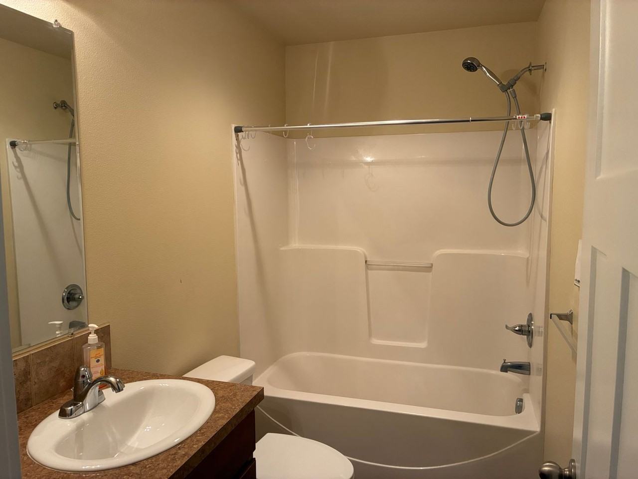 1235 E Fairhaven Ave - Photo 4 of 8
