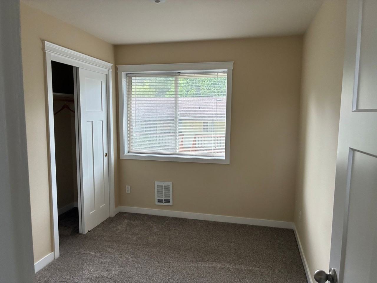 1235 E Fairhaven Ave - Photo 5 of 8