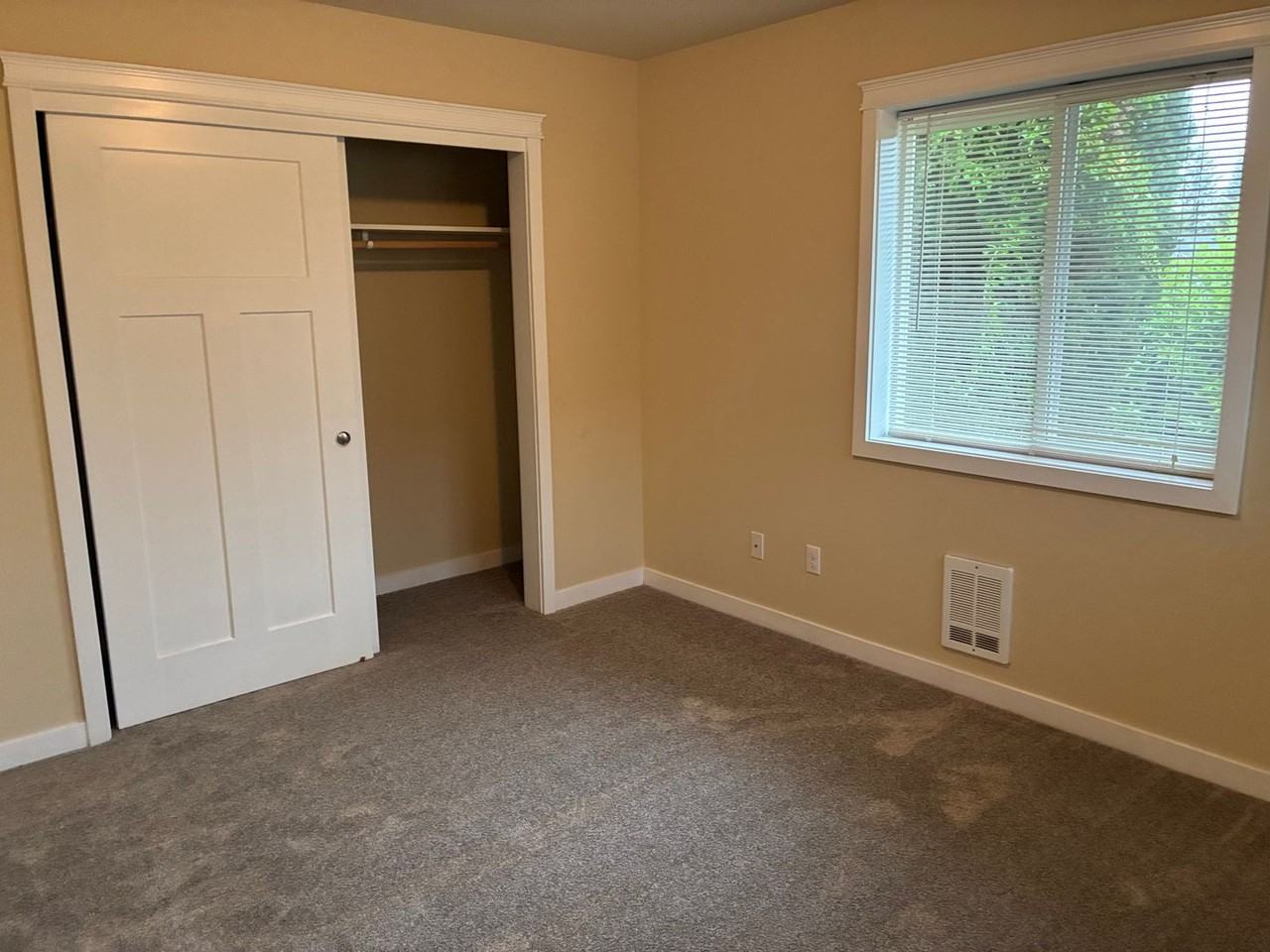 1235 E Fairhaven Ave - Photo 6 of 8