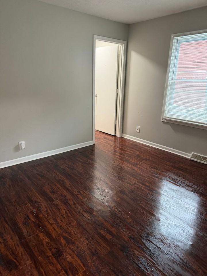 2410 Adams St - Photo 3 of 14