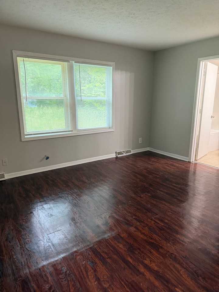 2410 Adams St - Photo 5 of 14