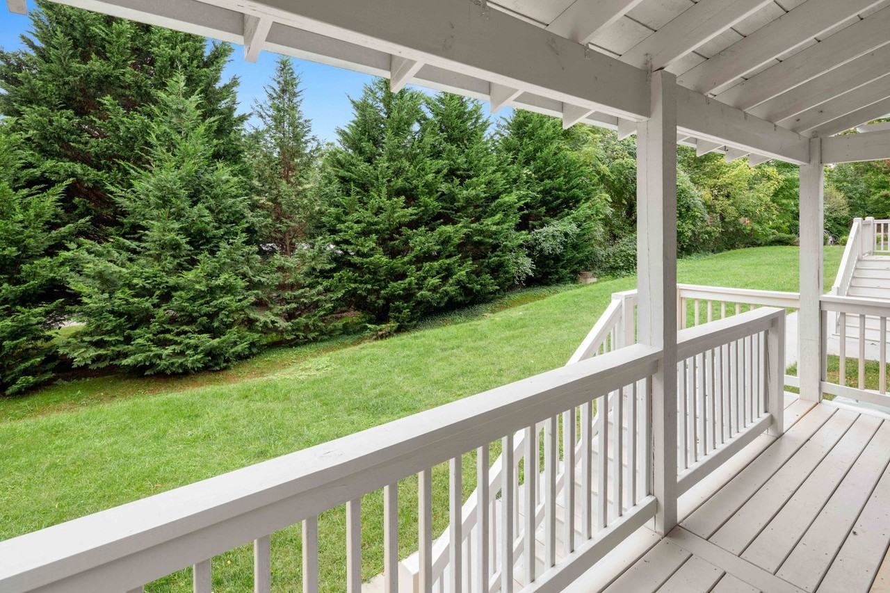 8 Cottage Cove Ln - Photo 2 of 17