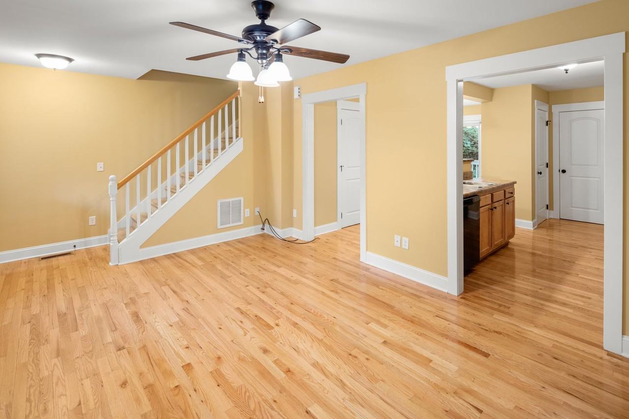 8 Cottage Cove Ln - Photo 4 of 17