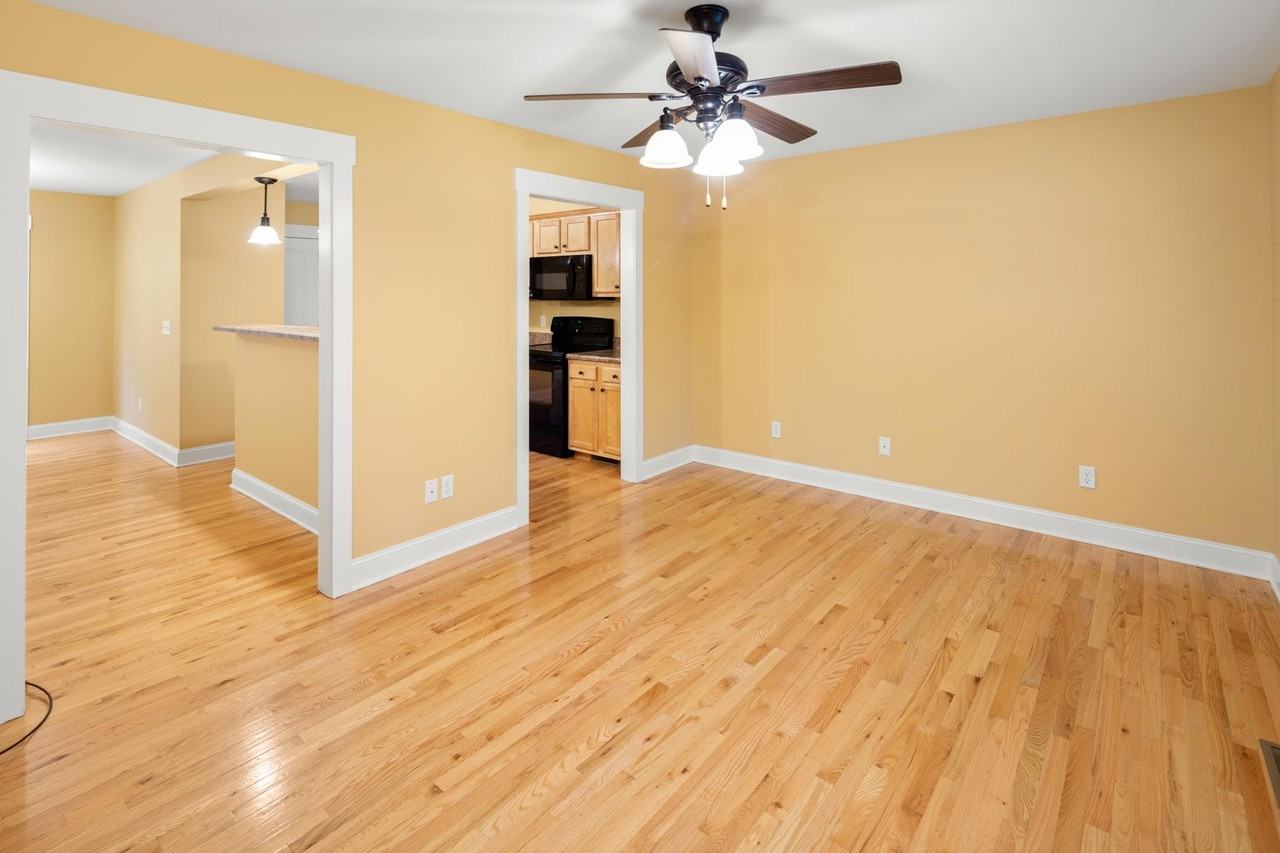 8 Cottage Cove Ln - Photo 5 of 17