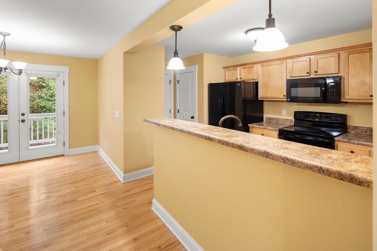 8 Cottage Cove Ln - Photo 6 of 17