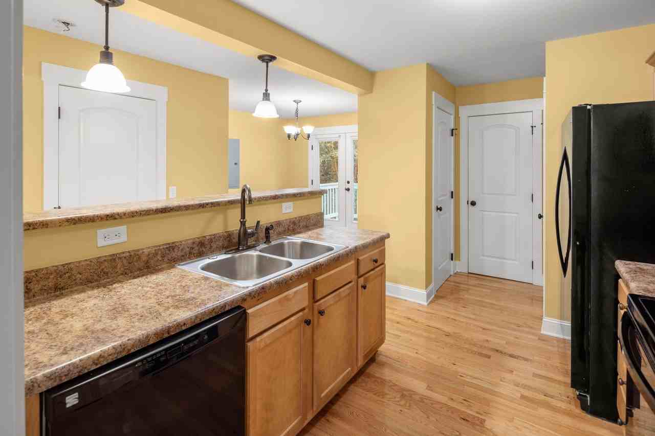 8 Cottage Cove Ln - Photo 7 of 17
