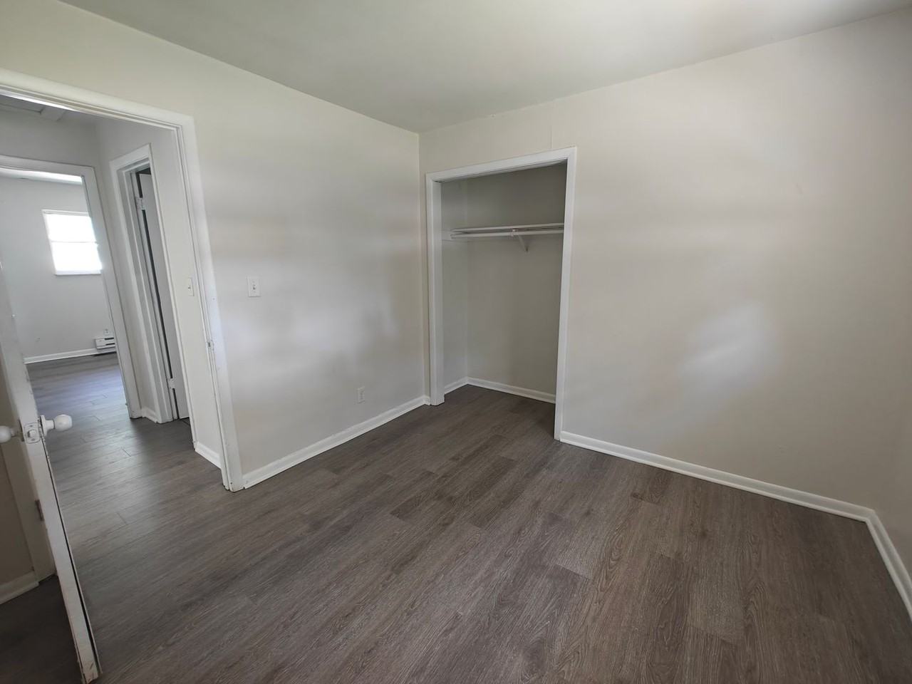 647 W Franklin St - Photo 2 of 10