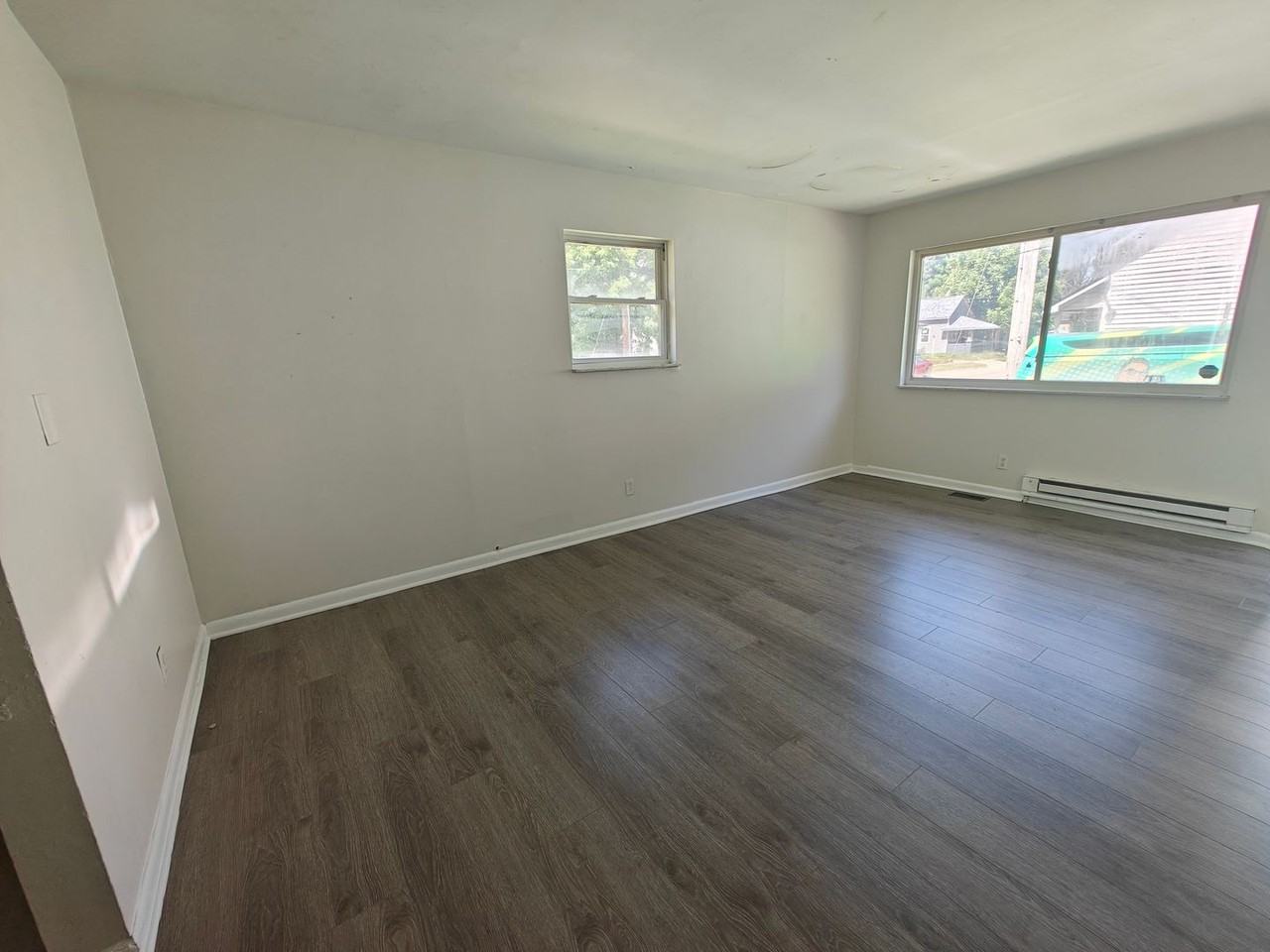647 W Franklin St - Photo 4 of 10