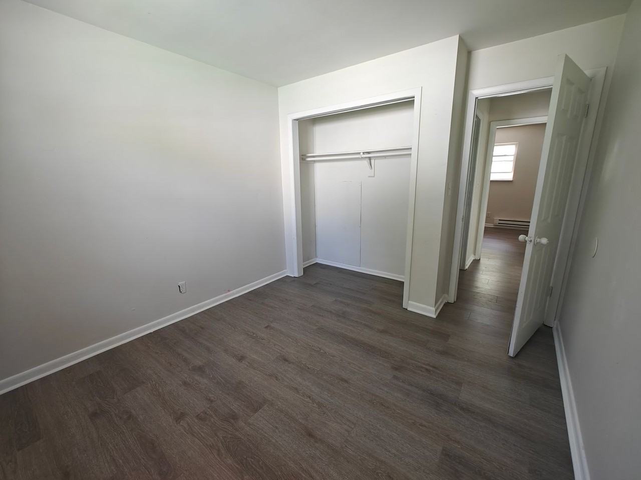 647 W Franklin St - Photo 5 of 10