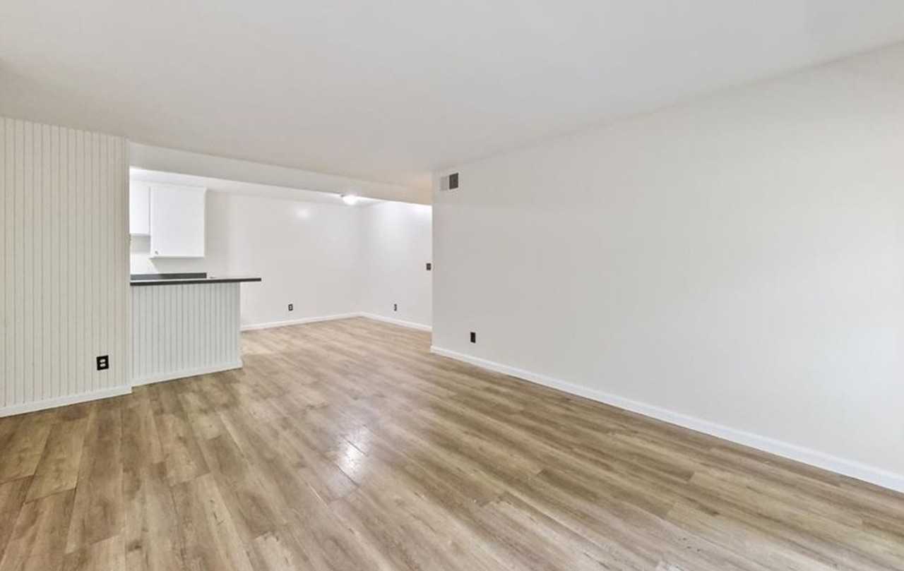 1001 W Macarthur Blvd #110 - Photo 3 of 27