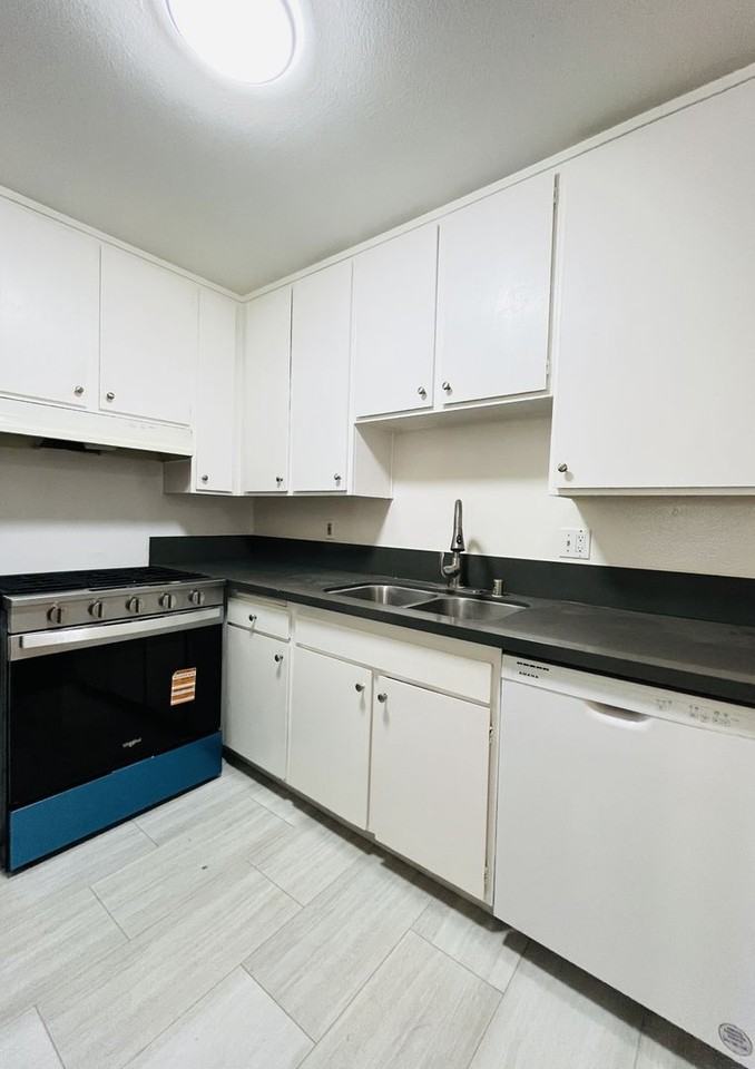 1001 W Macarthur Blvd #110 - Photo 5 of 27
