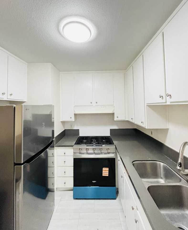1001 W Macarthur Blvd #110 - Photo 6 of 27