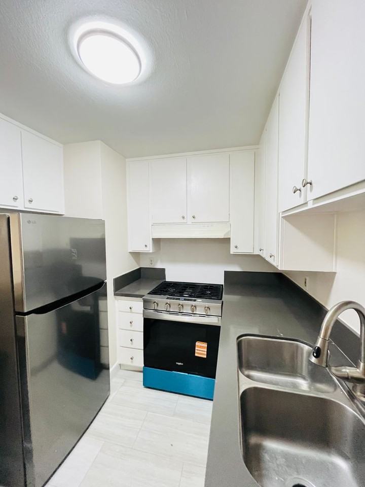 1001 W Macarthur Blvd #110 - Photo 7 of 27