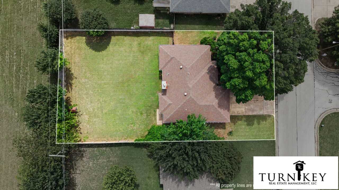 913 Springhill Dr - Photo 5 of 31