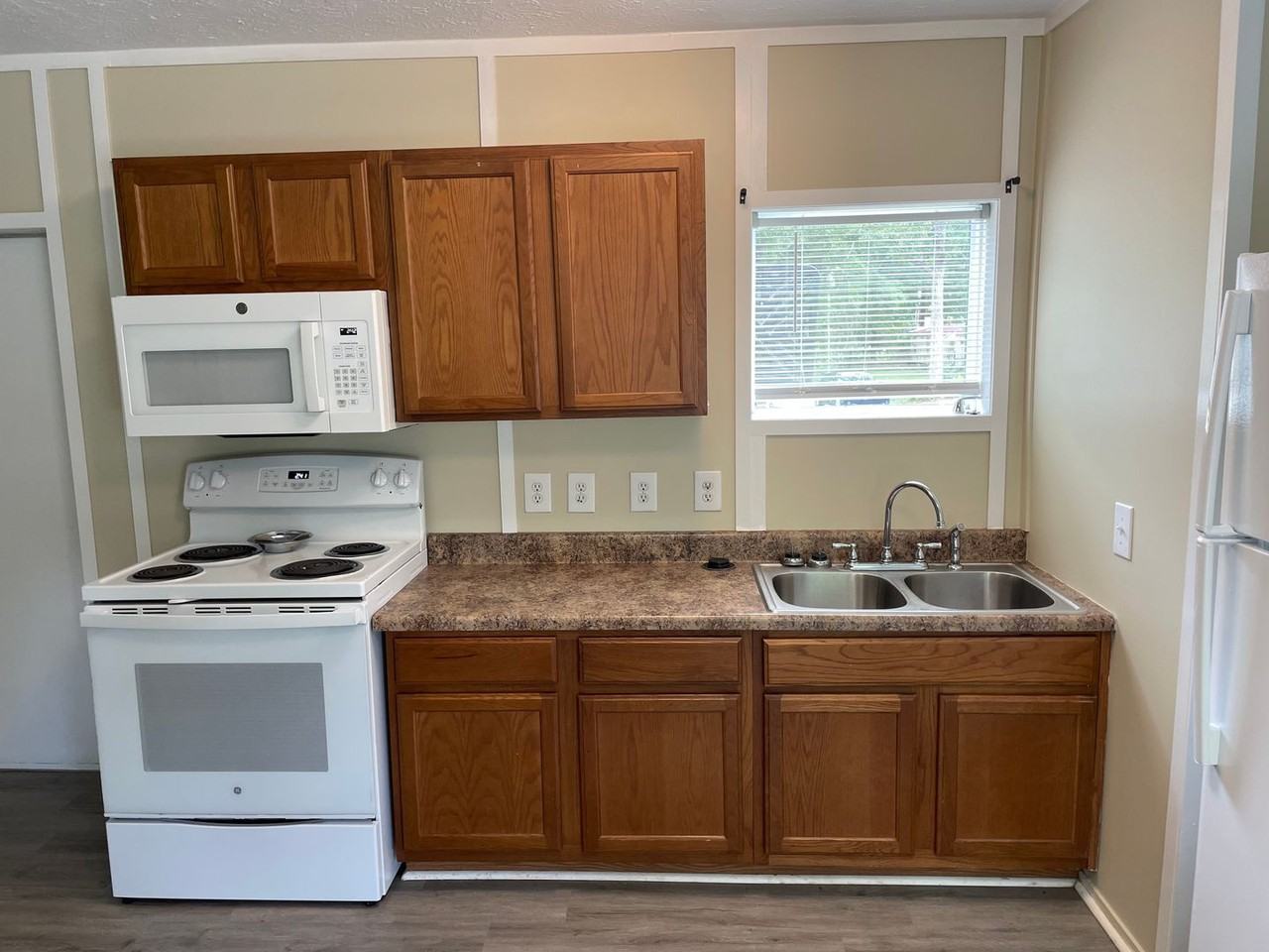 1018 Alandale Pl Se - Photo 4 of 21