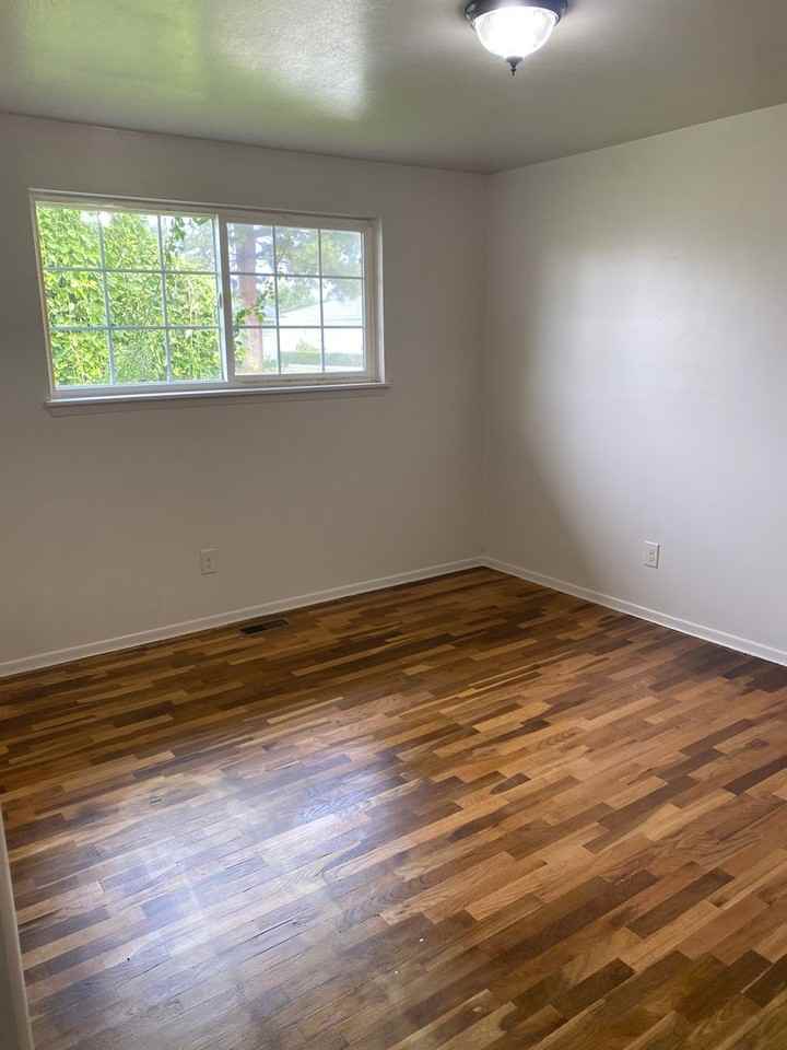 529 Sharon Ave E - Photo 2 of 13