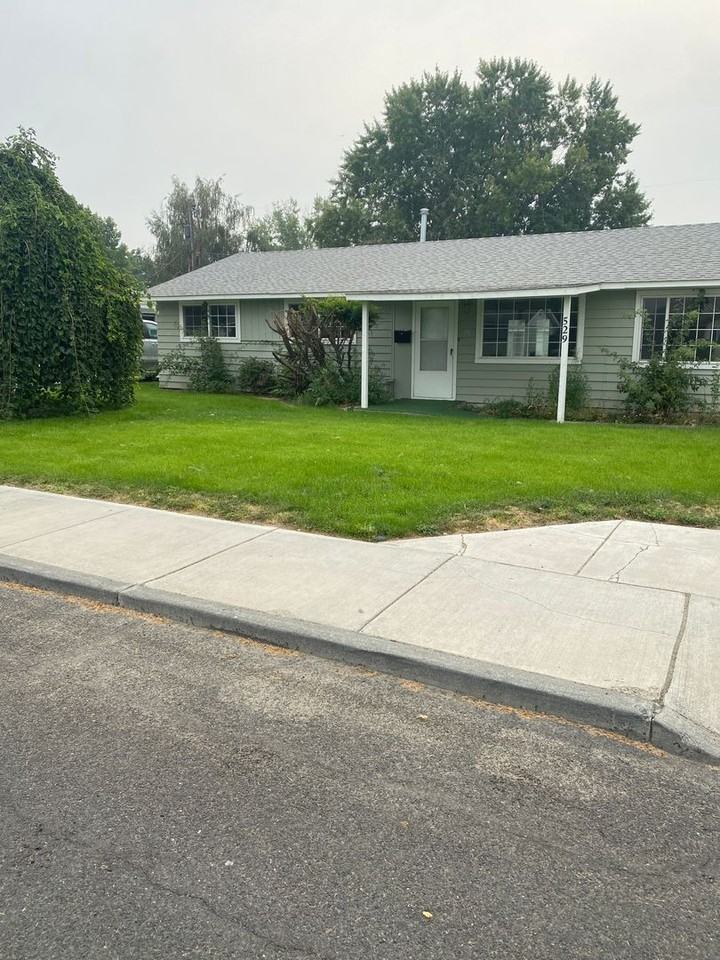 529 Sharon Ave E - Photo 3 of 13