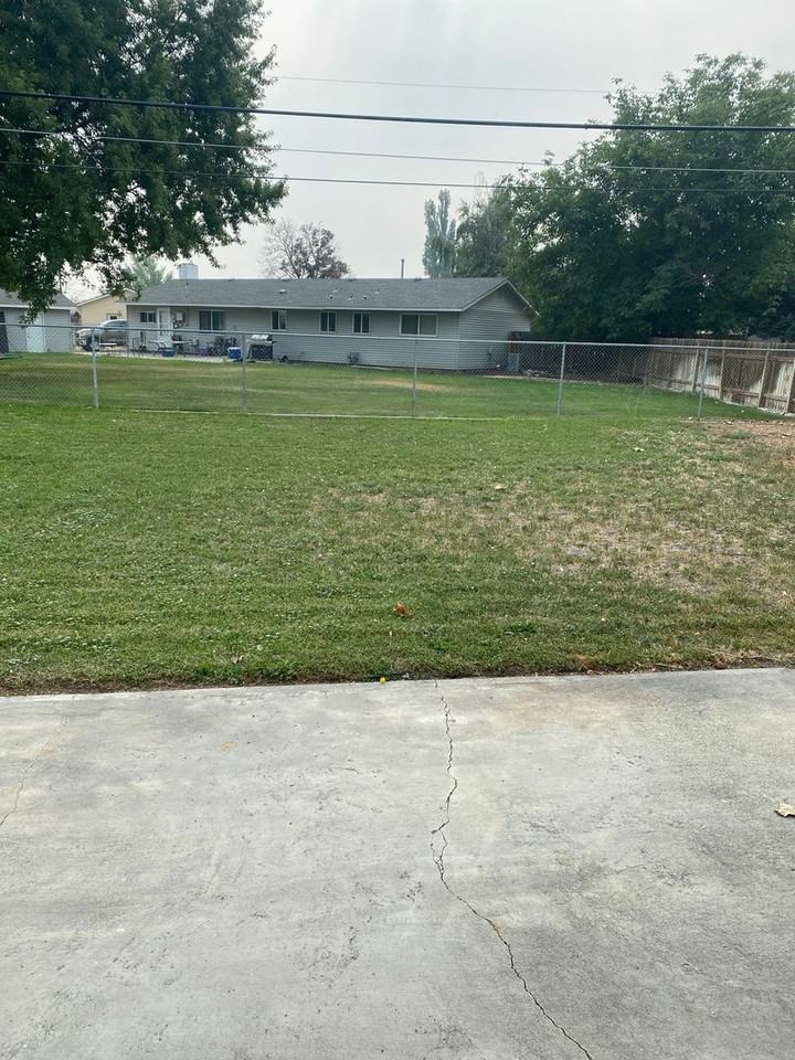 529 Sharon Ave E - Photo 5 of 13