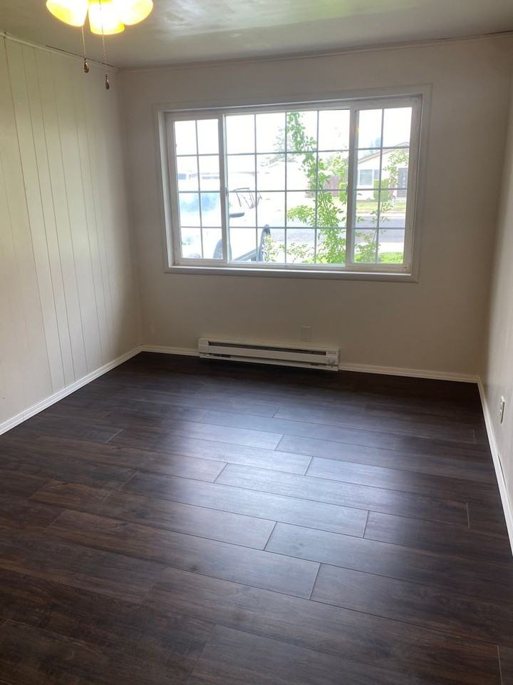 529 Sharon Ave E - Photo 6 of 12