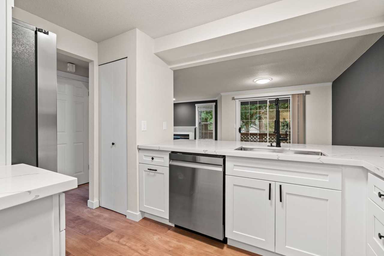 8420 139th Ave Ne - Photo 4 of 26