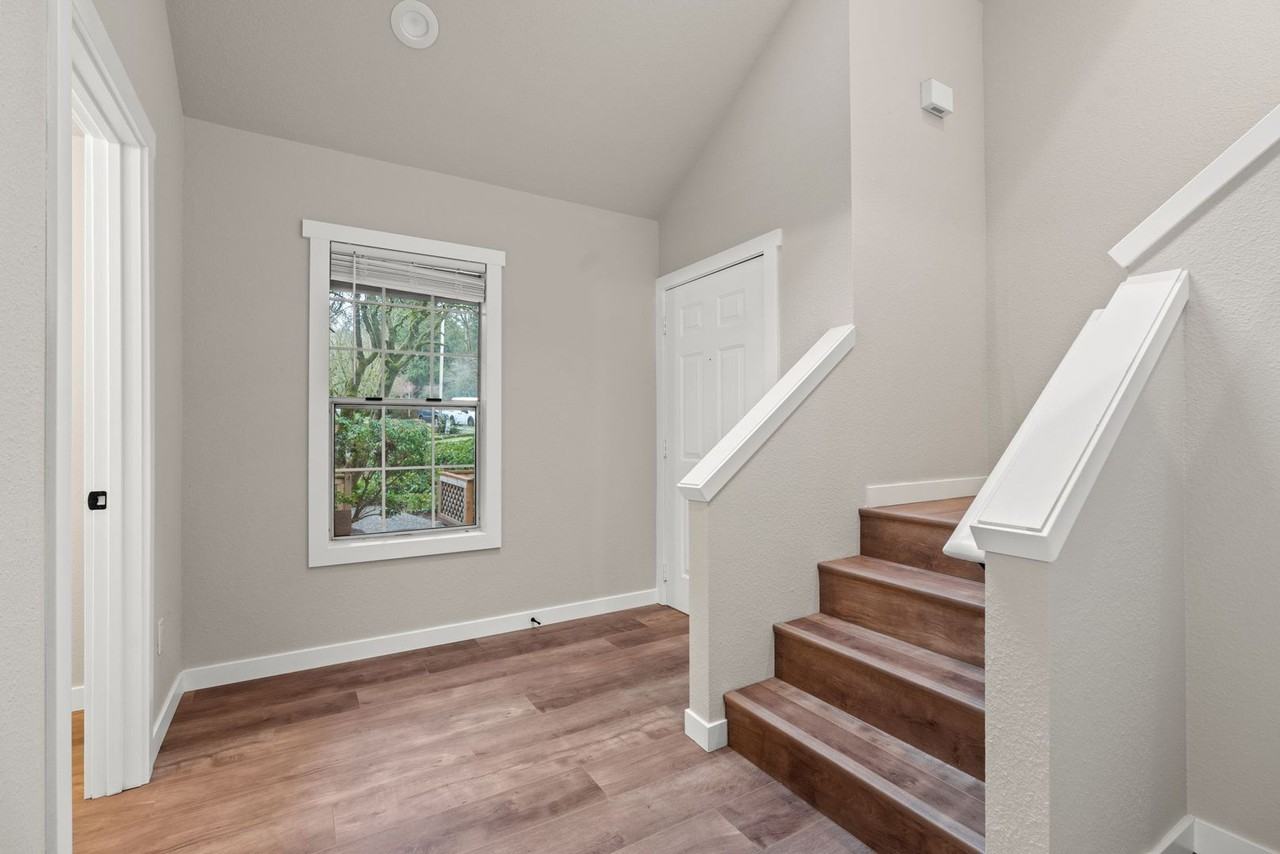 8420 139th Ave Ne - Photo 5 of 26