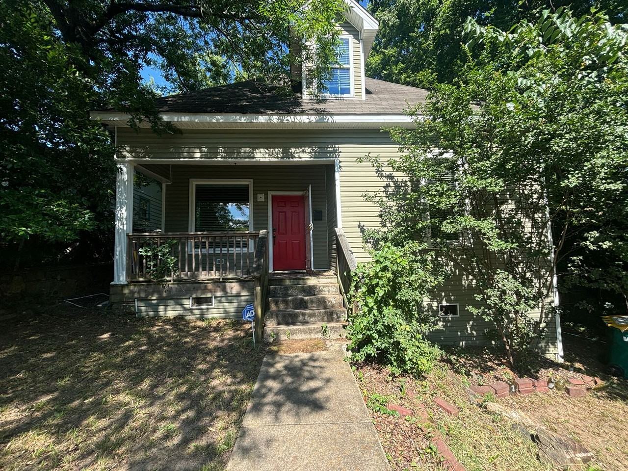 320 S Oak St - Photo 3 of 19