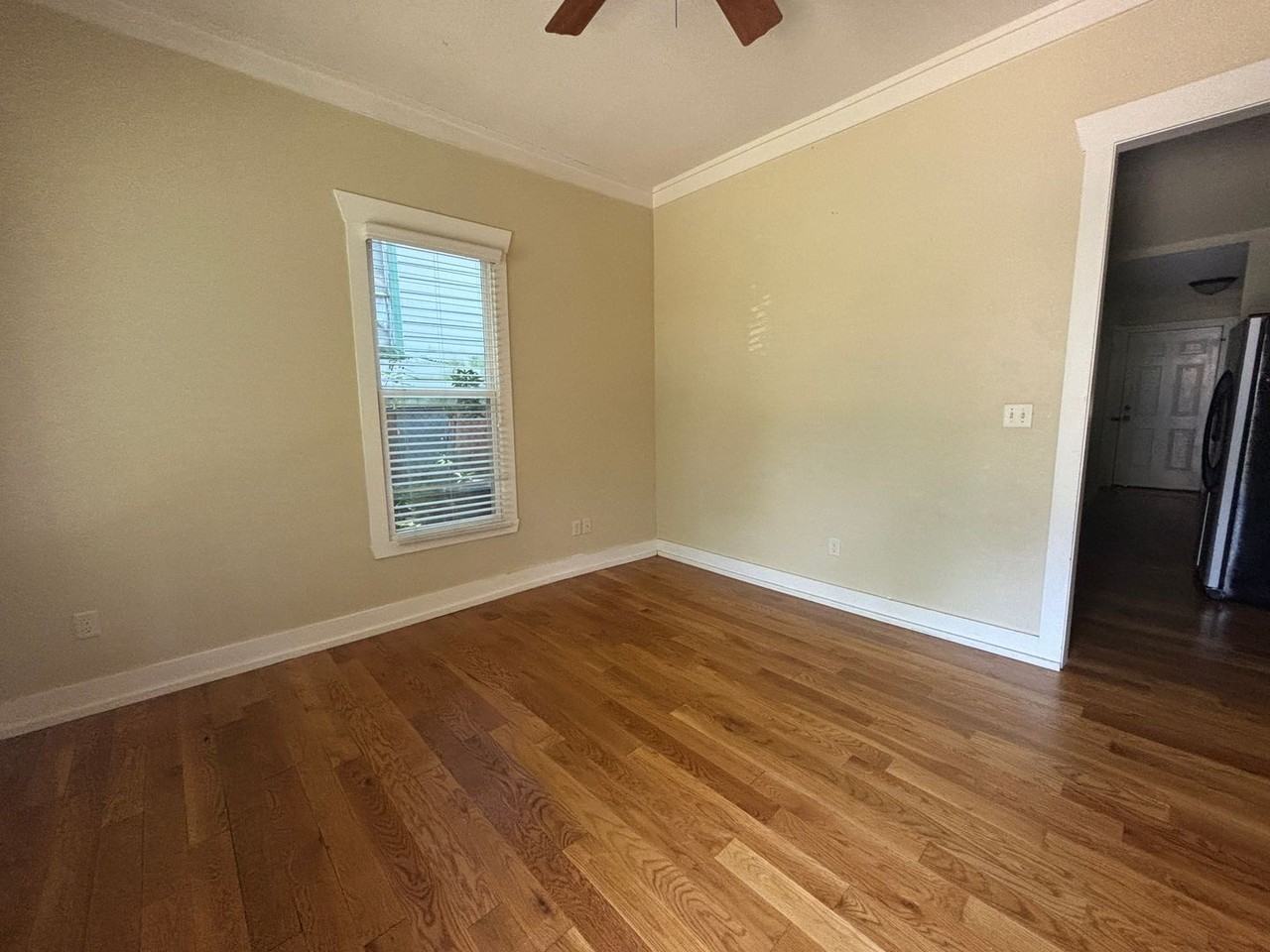 320 S Oak St - Photo 5 of 19