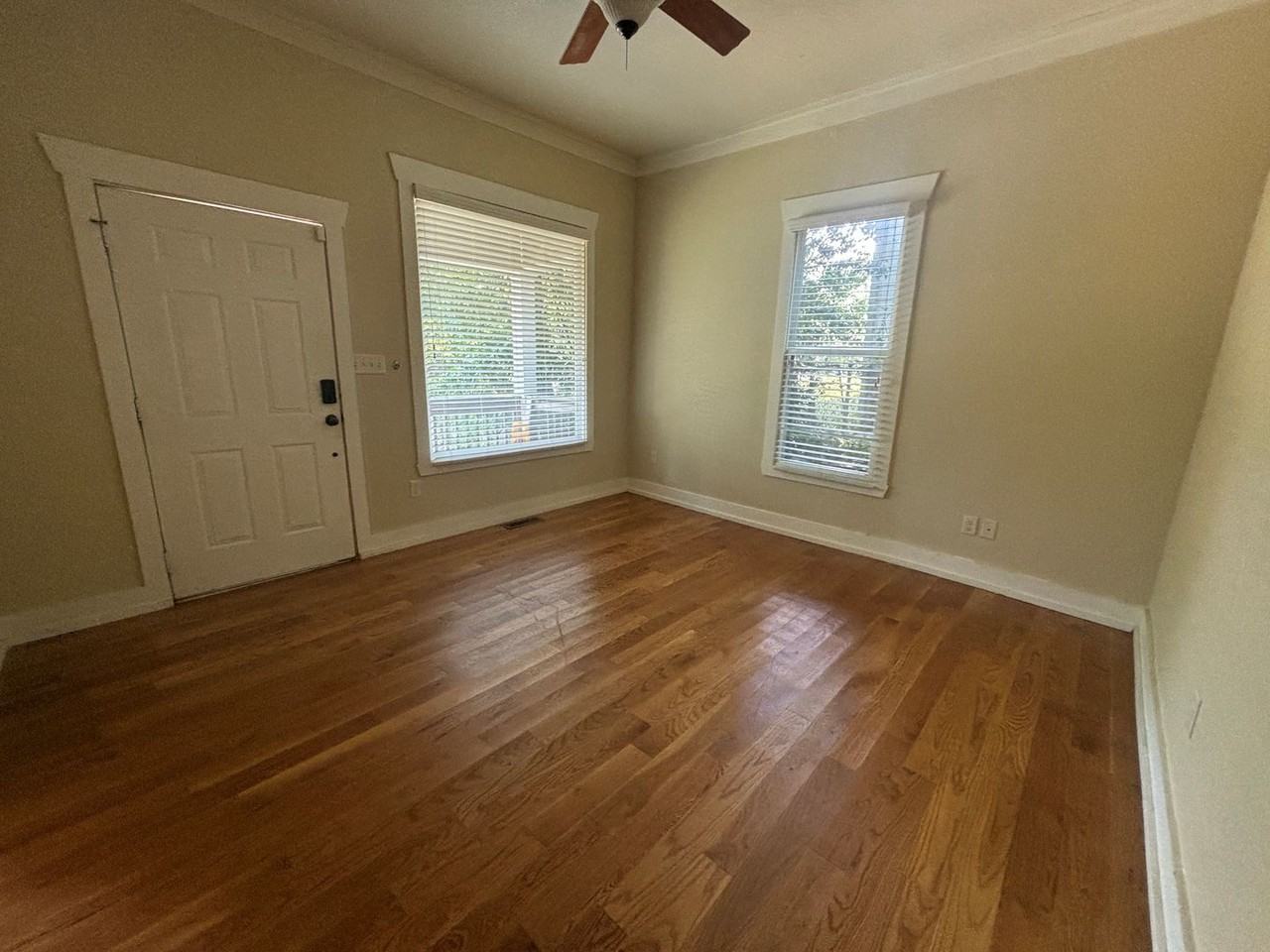 320 S Oak St - Photo 6 of 19