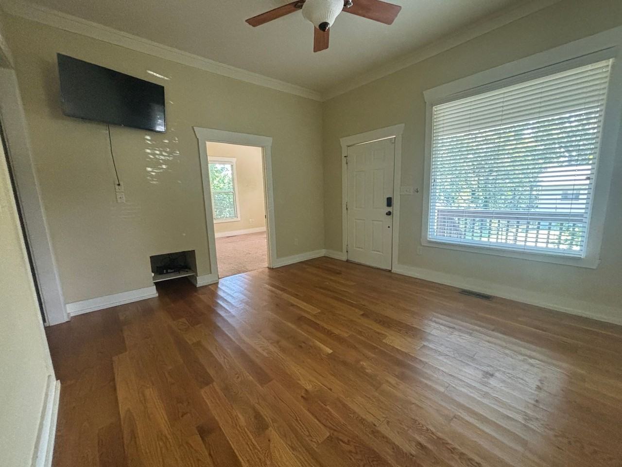 320 S Oak St - Photo 7 of 19