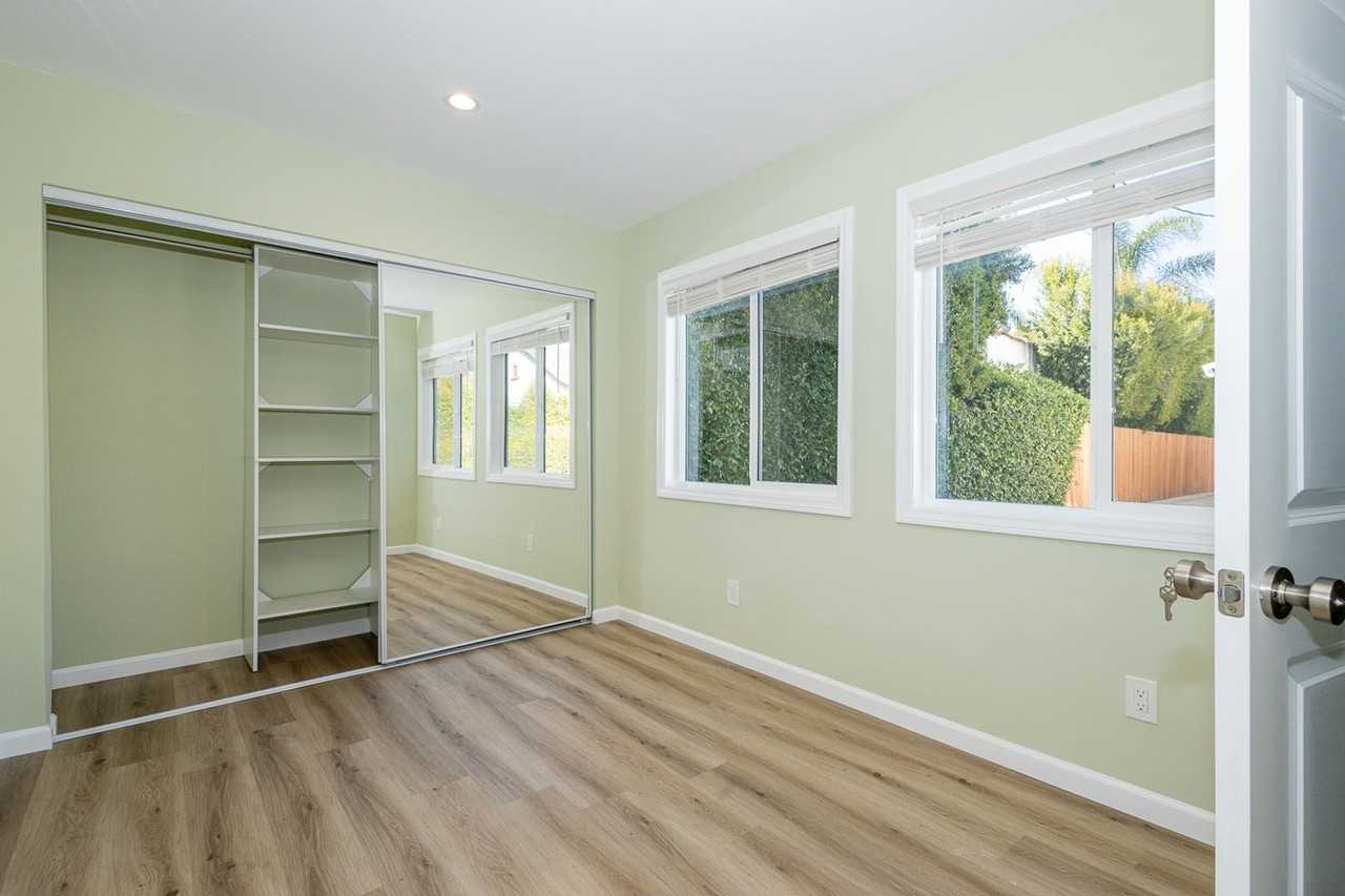 614 S Sycamore Ave - Photo 5 of 27