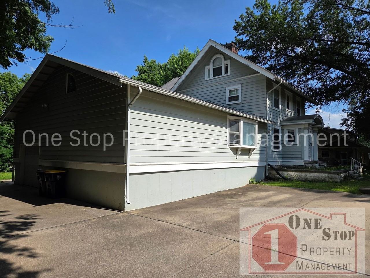 7111 Brooklyn Ave - Photo 2 of 30