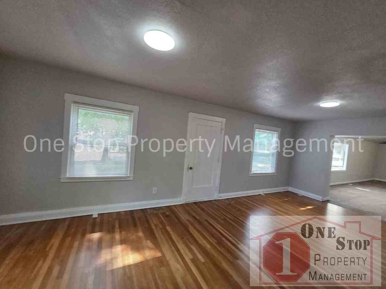 7111 Brooklyn Ave - Photo 3 of 30