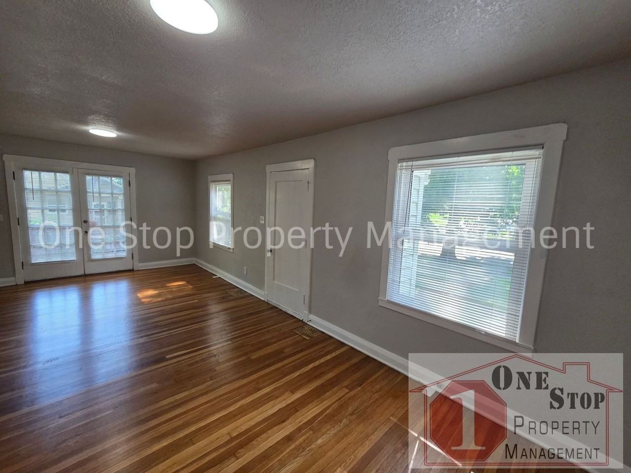 7111 Brooklyn Ave - Photo 4 of 30