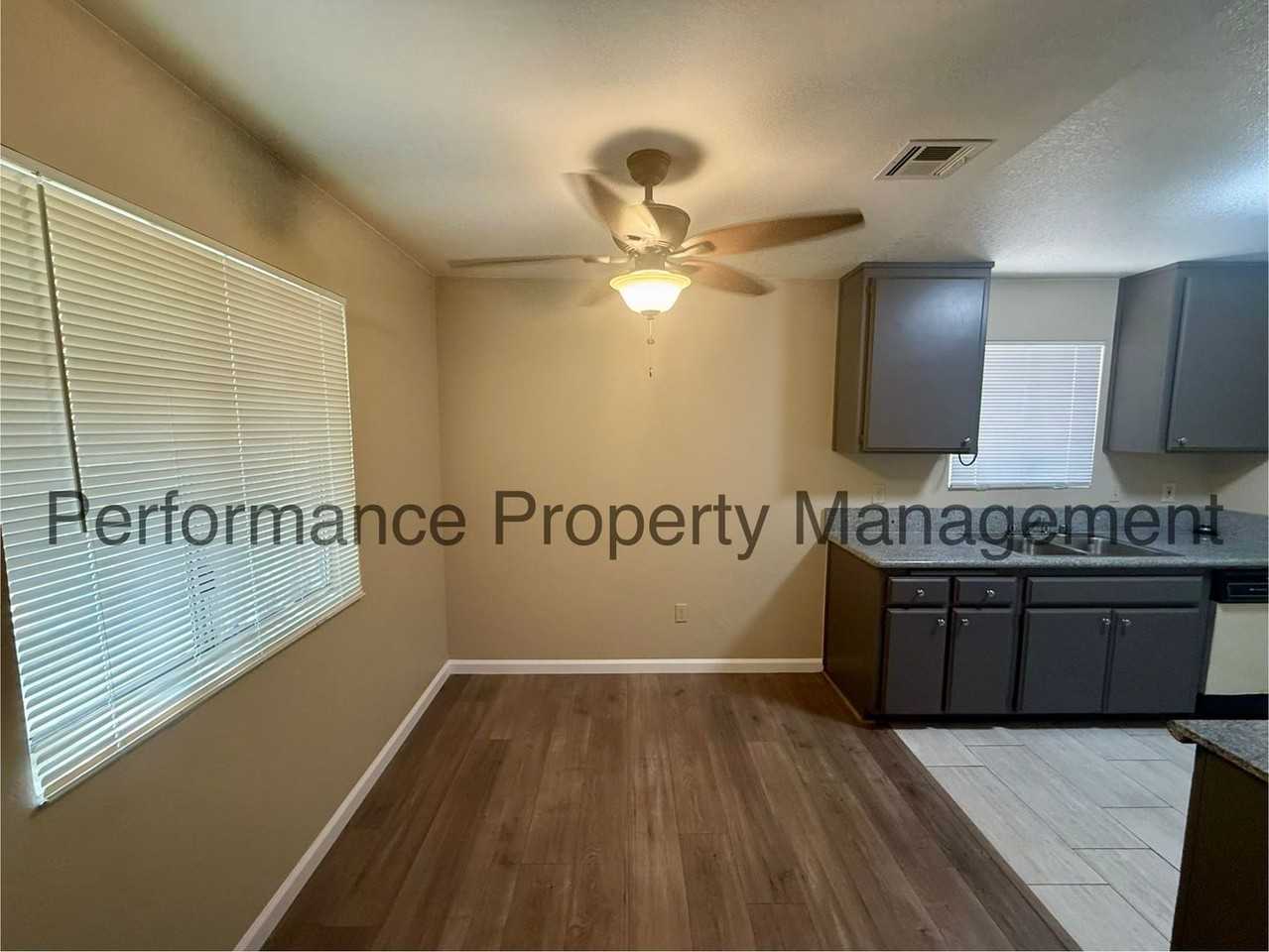 840 E Ridgecrest Blvd #01 - Photo 3 of 12