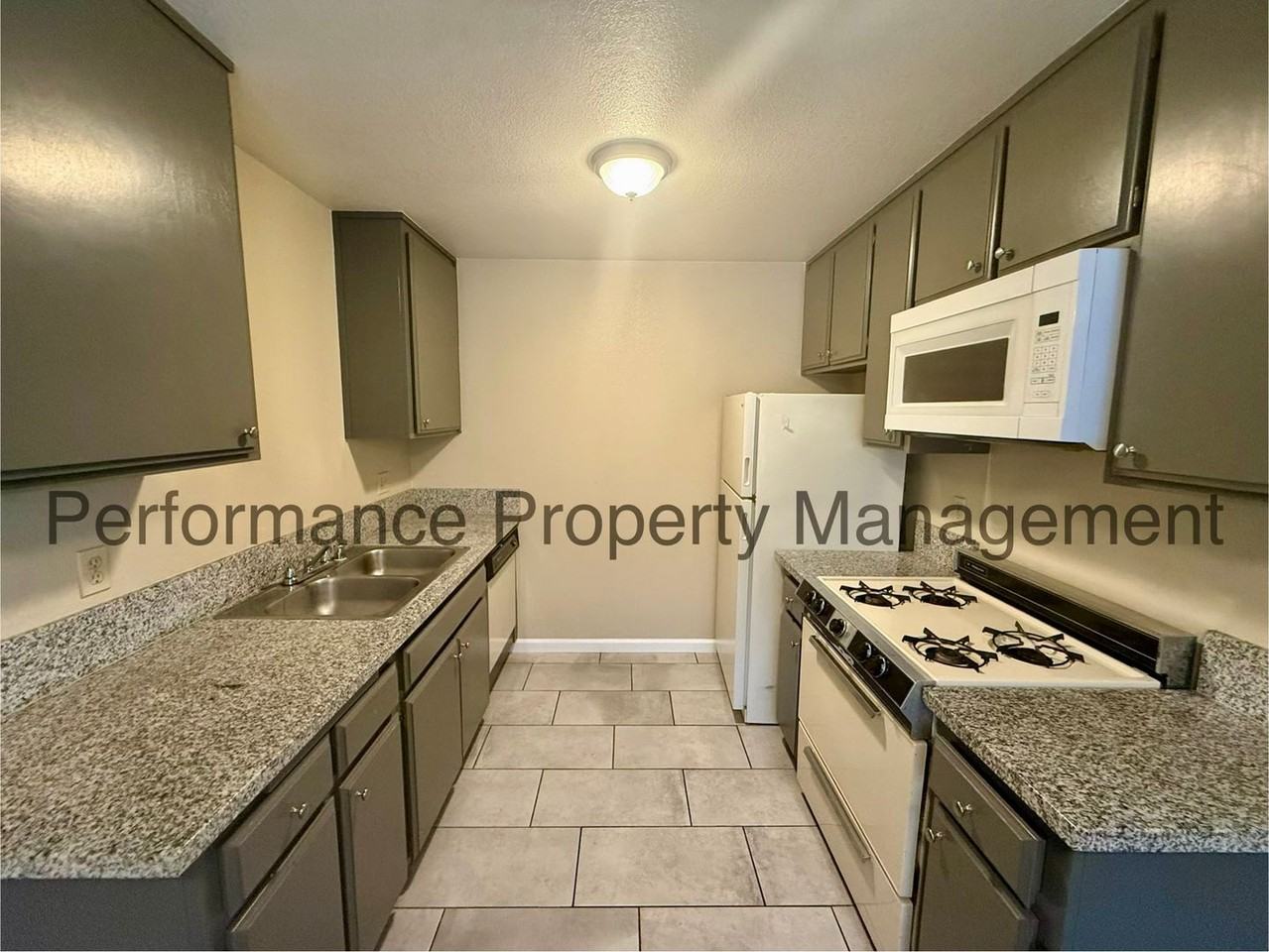 840 E Ridgecrest Blvd #18 - Photo 4 of 12