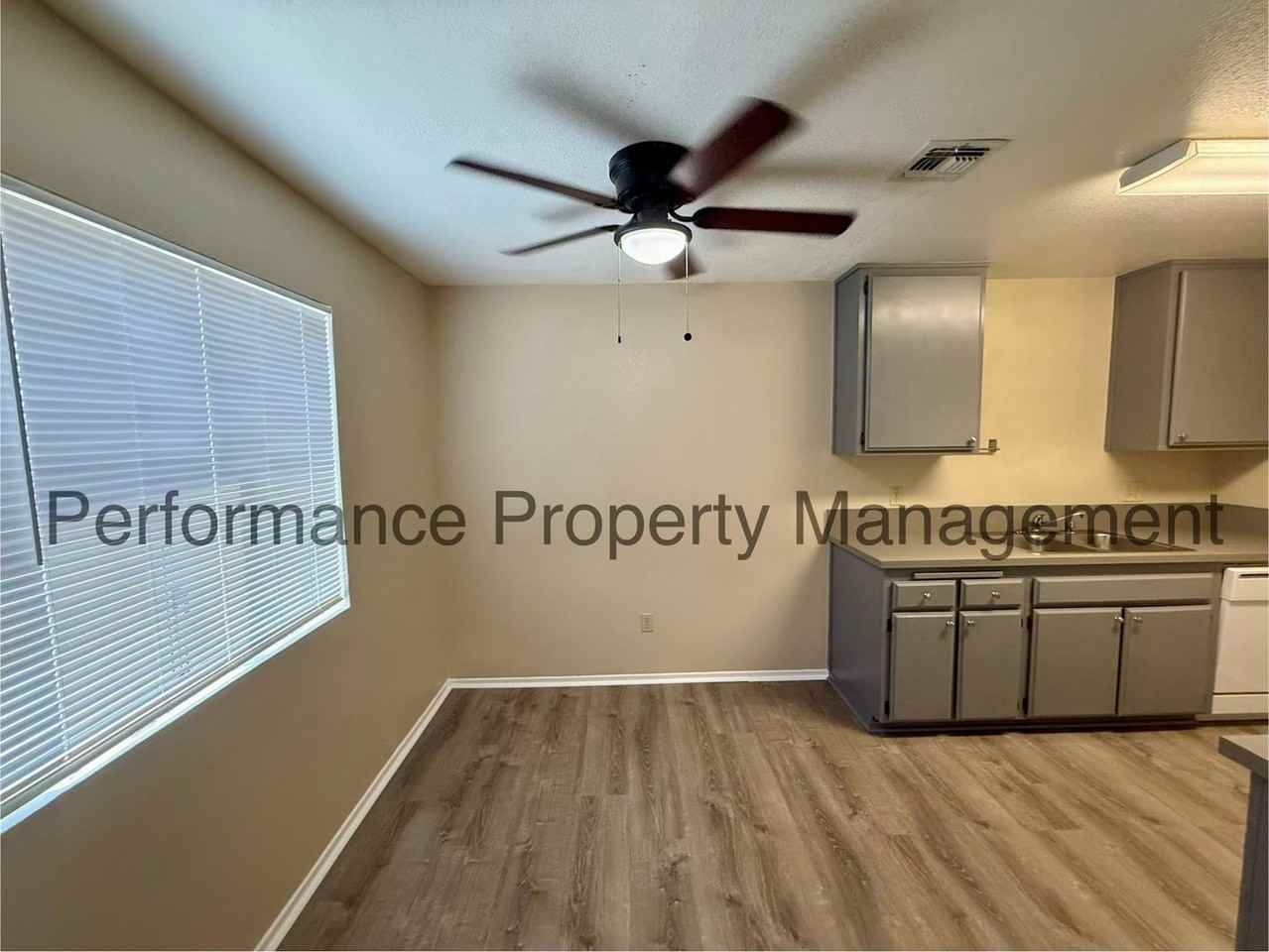 840 E Ridgecrest Blvd #20 - Photo 3 of 11