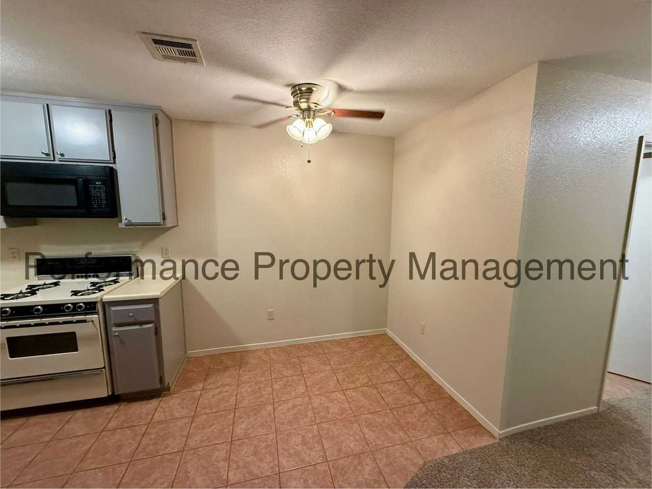 840 E Ridgecrest Blvd #51 - Photo 3 of 11