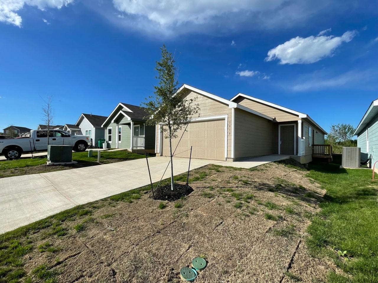 1019 Magrum Way - Photo 2 of 25