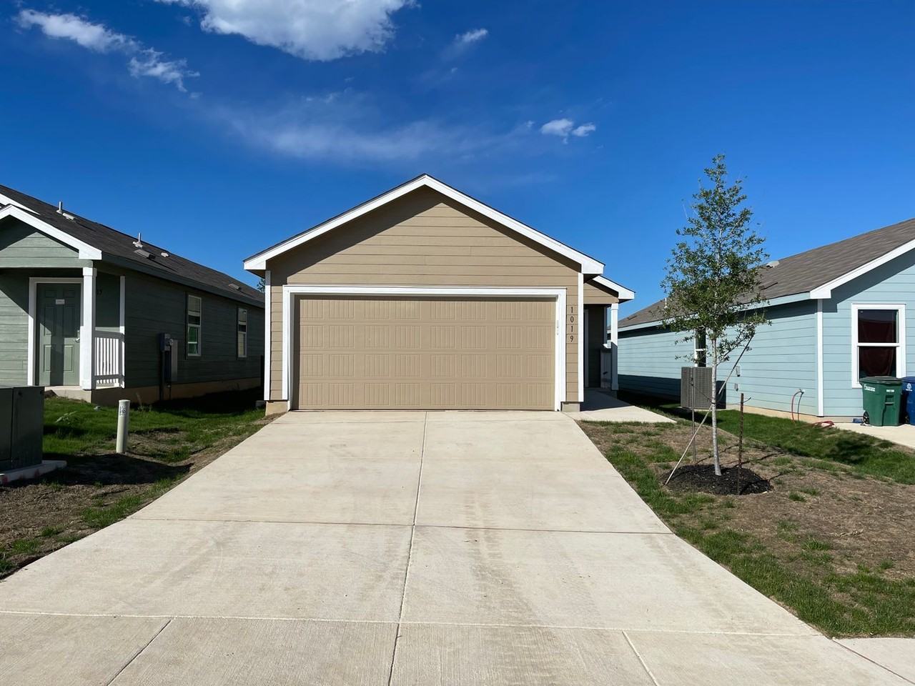 1019 Magrum Way - Photo 3 of 25