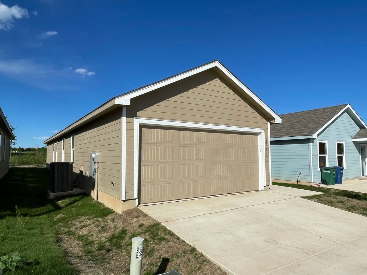 1019 Magrum Way - Photo 4 of 25