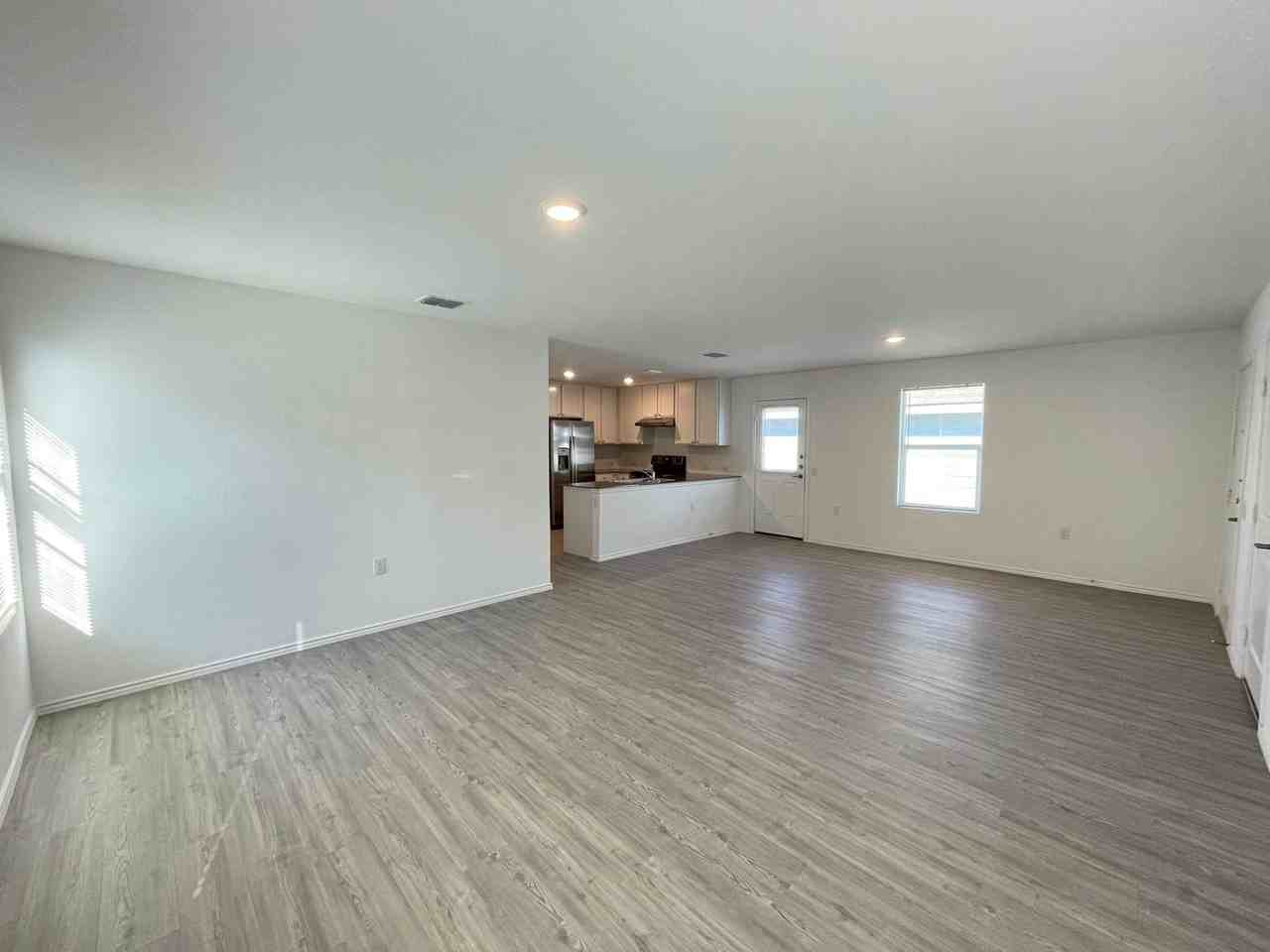 1019 Magrum Way - Photo 6 of 25