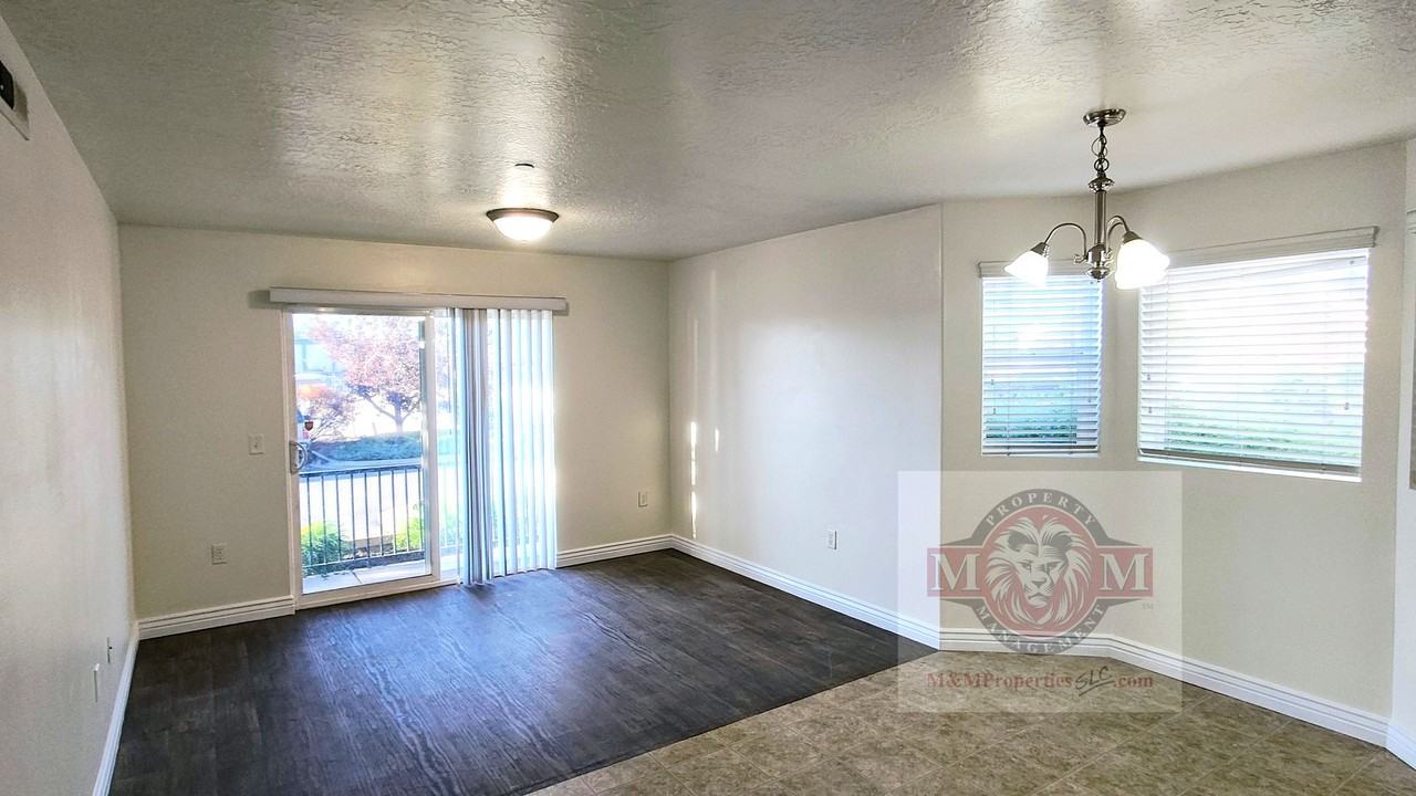 104 E Resaca Dr #E2 - Photo 4 of 31