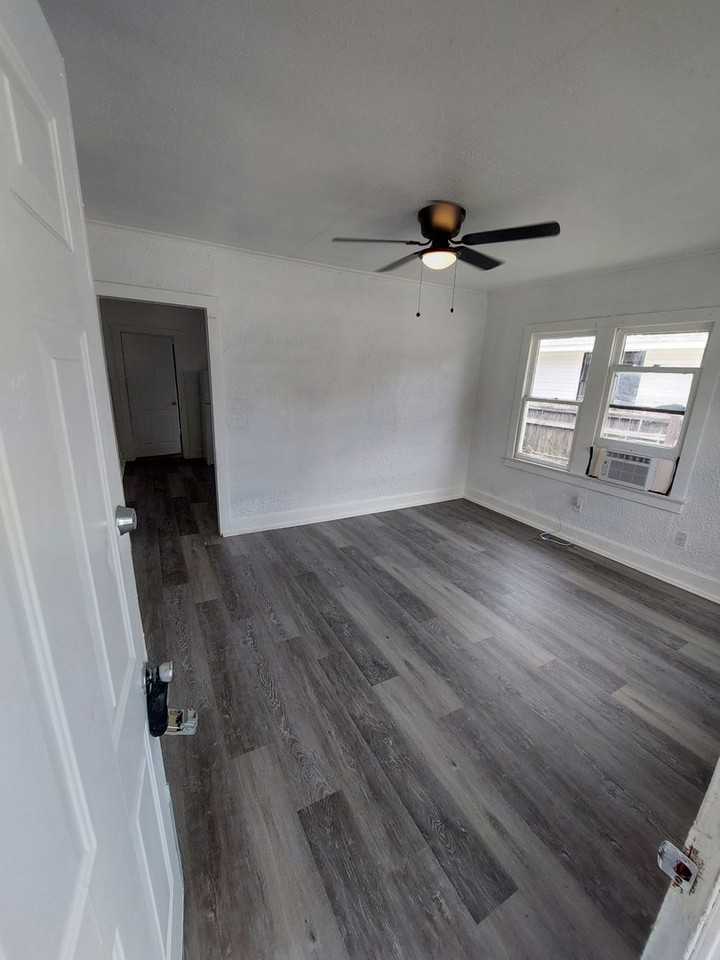 1016 Ne 8th Ave - Photo 6 of 13