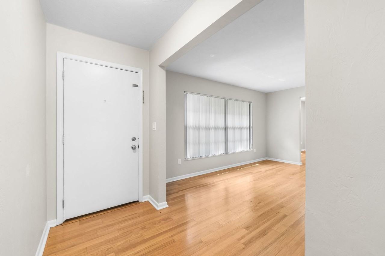 3106 Nw 38th St - Photo 3 of 42