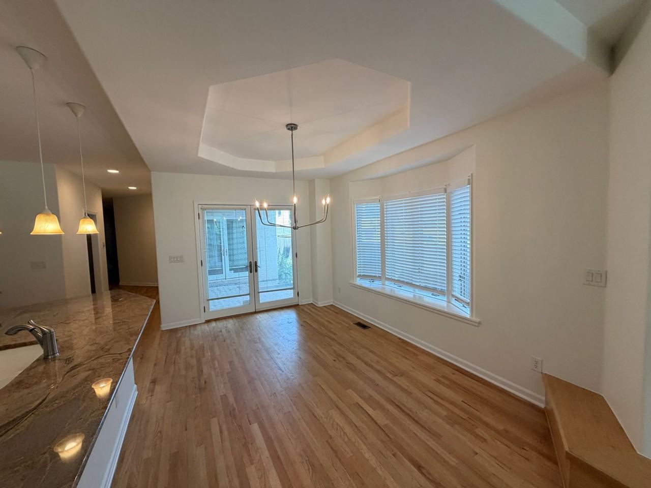 225 S Monroe St - Photo 5 of 40