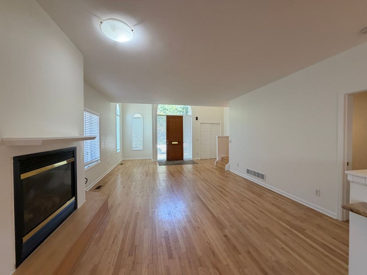 225 S Monroe St - Photo 6 of 40