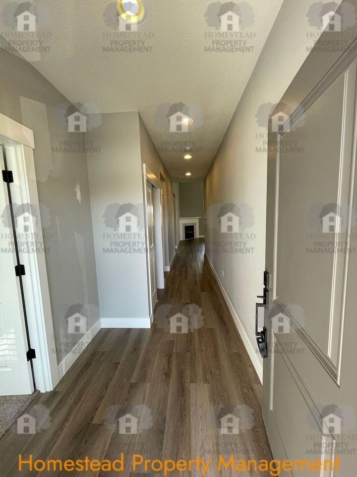 1062 Chestnut St - Photo 2 of 27
